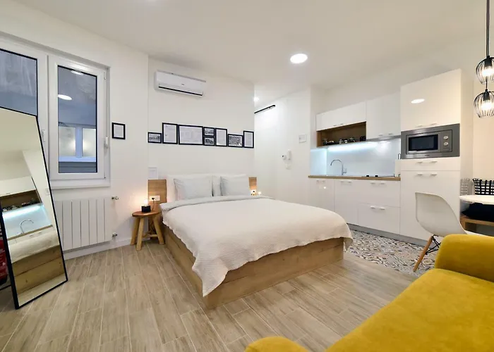 Fishnjak Apartments