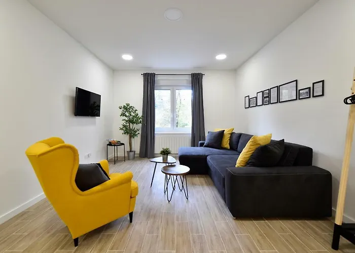 Fishnjak Apartments